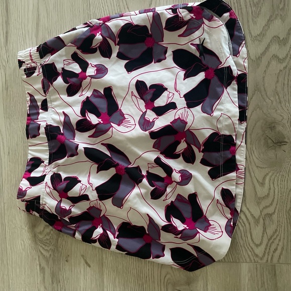 SLAZENGER XS golf skort. Excellent condition - Picture 4 of 4